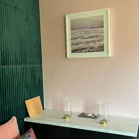 Appartement Neuf Et Elegant Avec Vue Degagee Sur Les Montagnes Et Dans Le Centre *