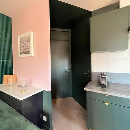Neuf Et Elegant Avec Vue Degagee Sur Les Montagnes Et Dans Le Centre Appartement *